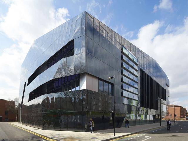 威廉夫婦參觀曼徹斯特大學的國家石墨烯研究所