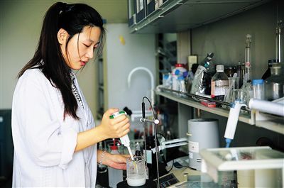 12位高級專家棄官從研 追求學術理想的背后